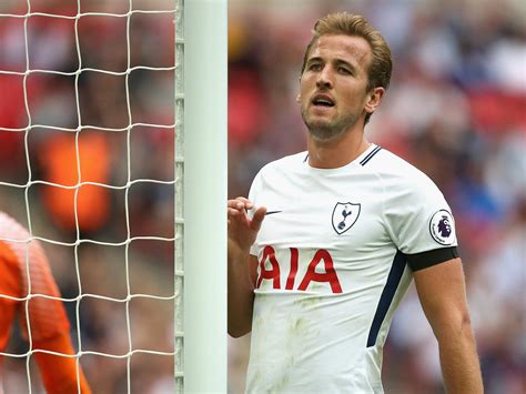 Transfer window should close before season begins .